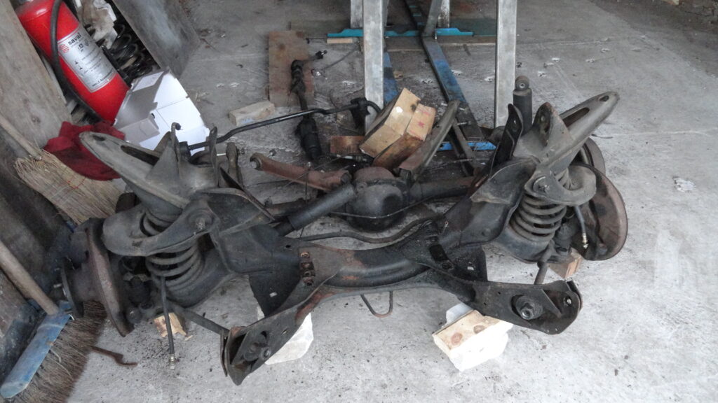 Complete voortrein gedemonteerd