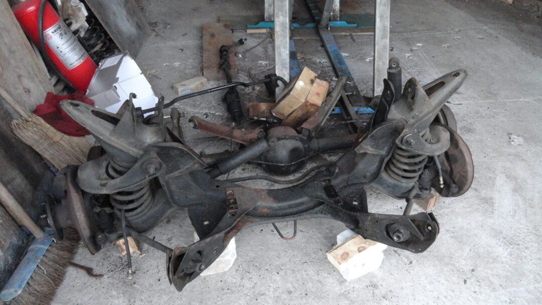 Complete voortrein gedemonteerd